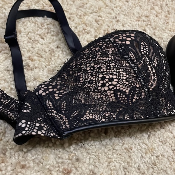 Victoria secret bombshell bra. Double padding. Size 32C. - Picture 2 of 3